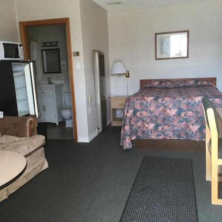 Winkys Motel Estevan Kültér fotó