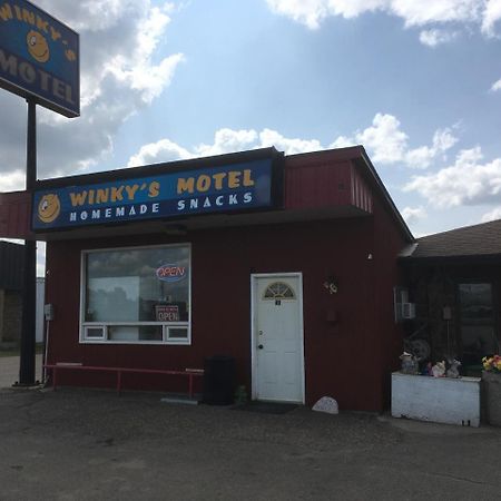 Winkys Motel Estevan Kültér fotó