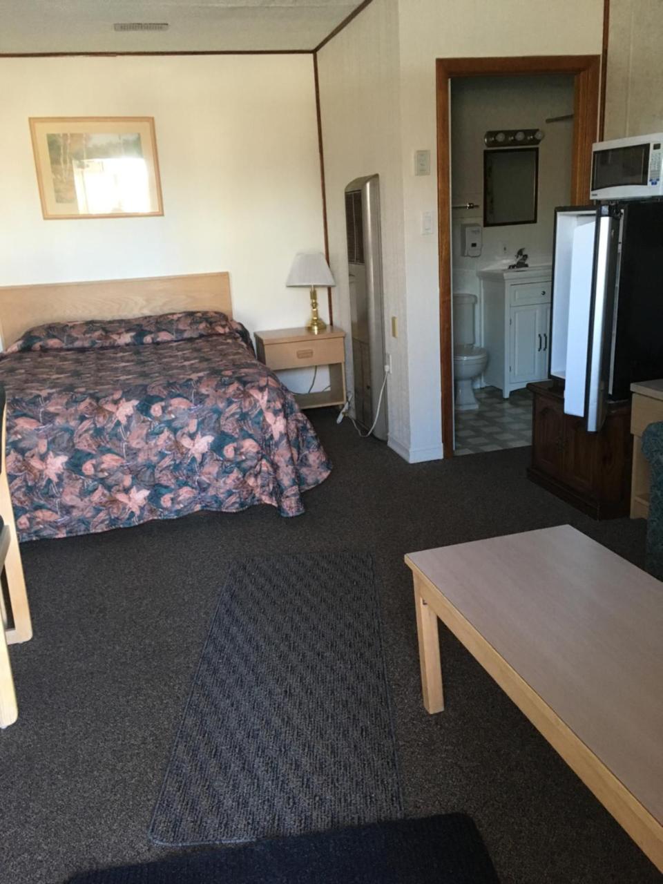 Winkys Motel Estevan Kültér fotó